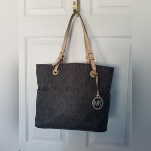 Michael Kors Signature Jet Set Large Handbag in Brown